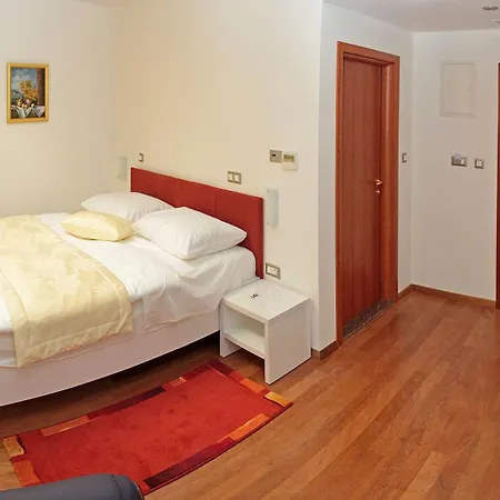 Hotel Monika 4*