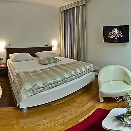 Monika Hotel