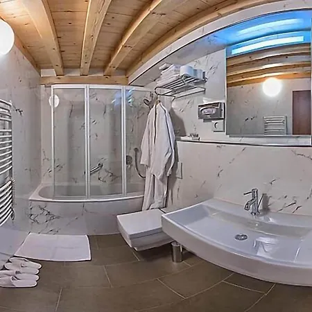 Monika Hotel 4*