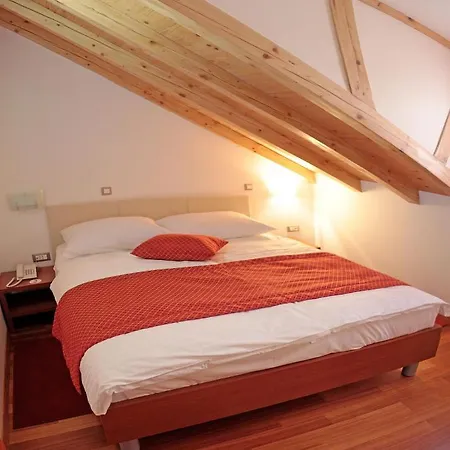 Monika Hotel