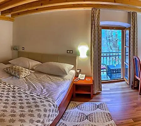 Monika Hotel