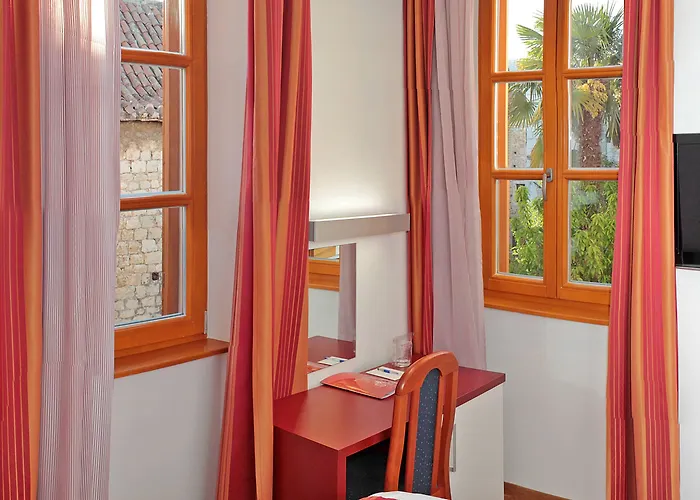 莫妮卡酒店 酒店 4*