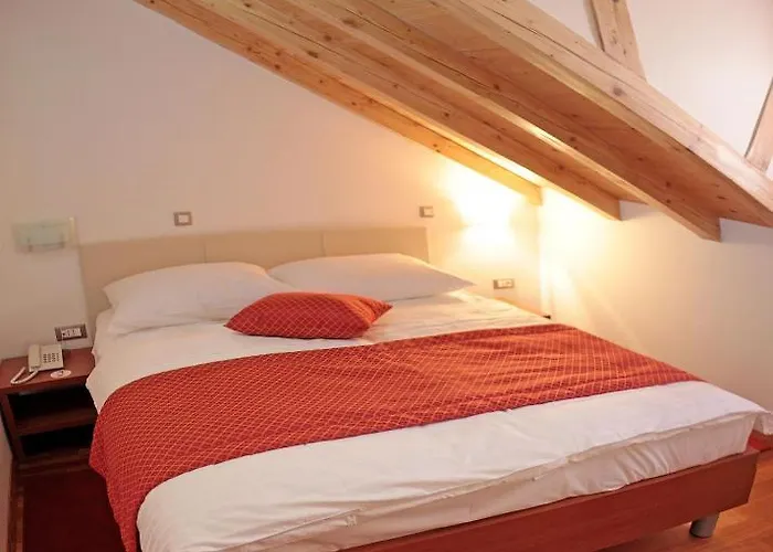 莫妮卡酒店 酒店