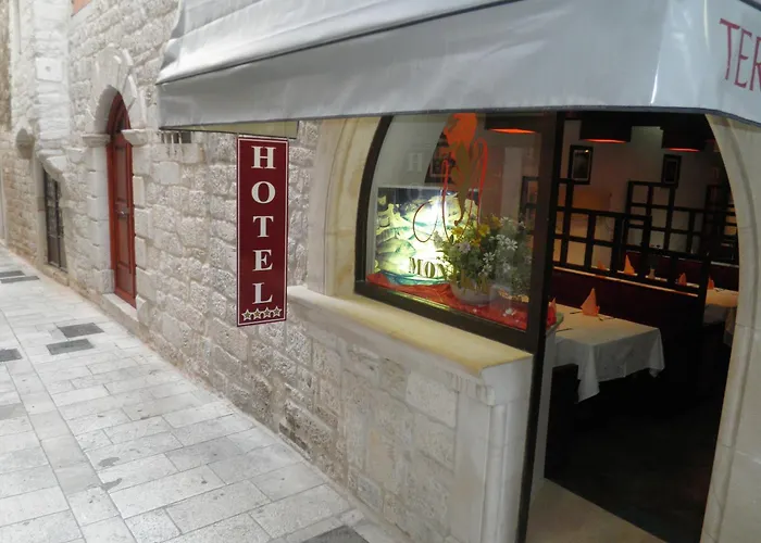 莫妮卡酒店 特罗吉尔