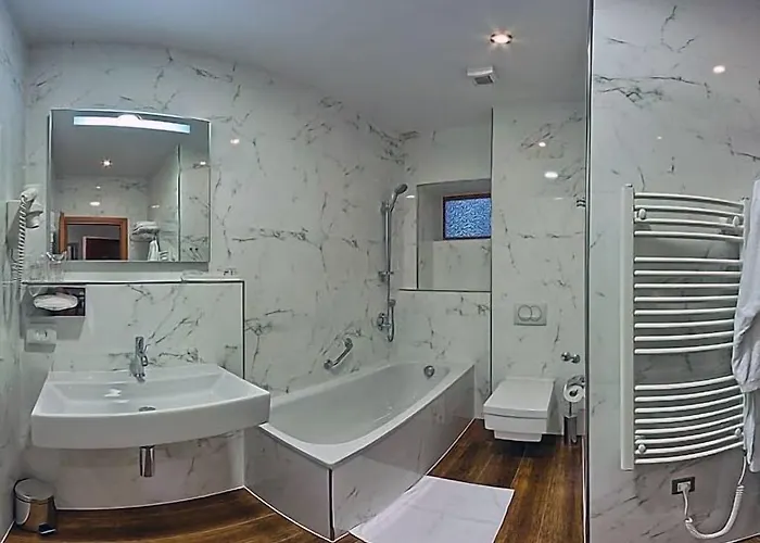 莫妮卡酒店 酒店 4*