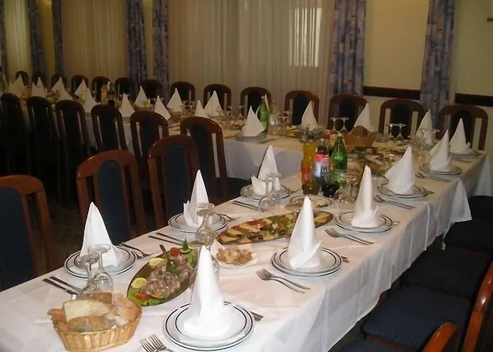 莫妮卡酒店 特罗吉尔